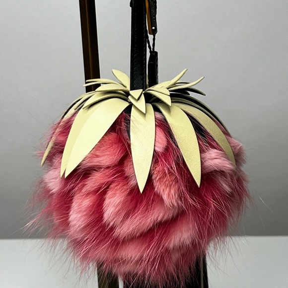 ❌SOLD❌Fendi Fur Bag Charm - Picture 7 of 8